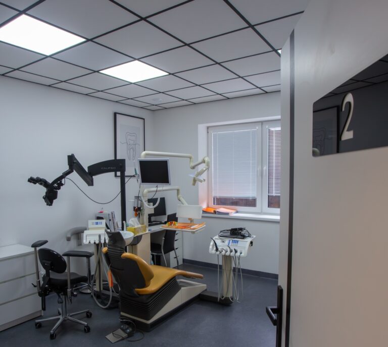 Gabinet 2 - Endodoncja pod mikroskopem, zachowawcza, wybielanie